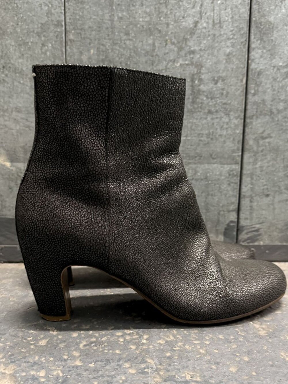 MAISON MARGIELA BLACK TEXTURE LEATHER ANKLE BOOTS BOOTIES